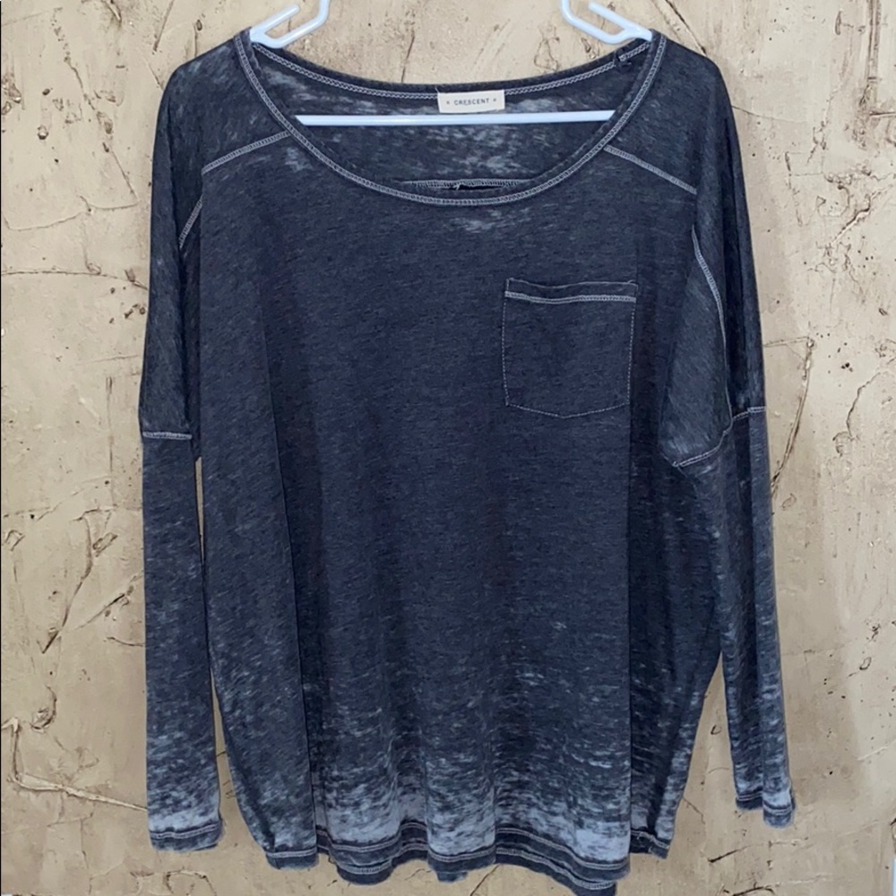 Long sleeve grey tee